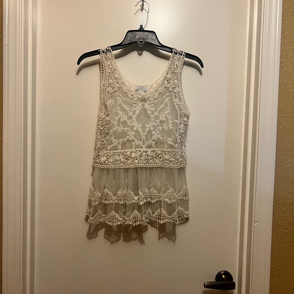 Lace Sleeveless Top in Cream